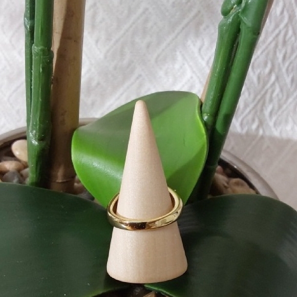 Gold Heart Ring with Crystals - Picture 4 of 6